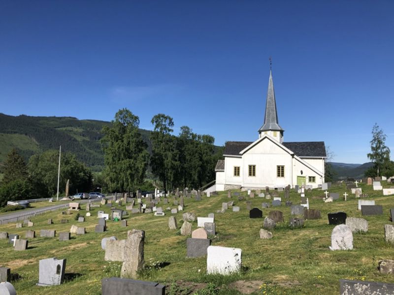 Øyer kirke har 300 årsjubileum i 2025. Foto: Hamar bispedømmeråd