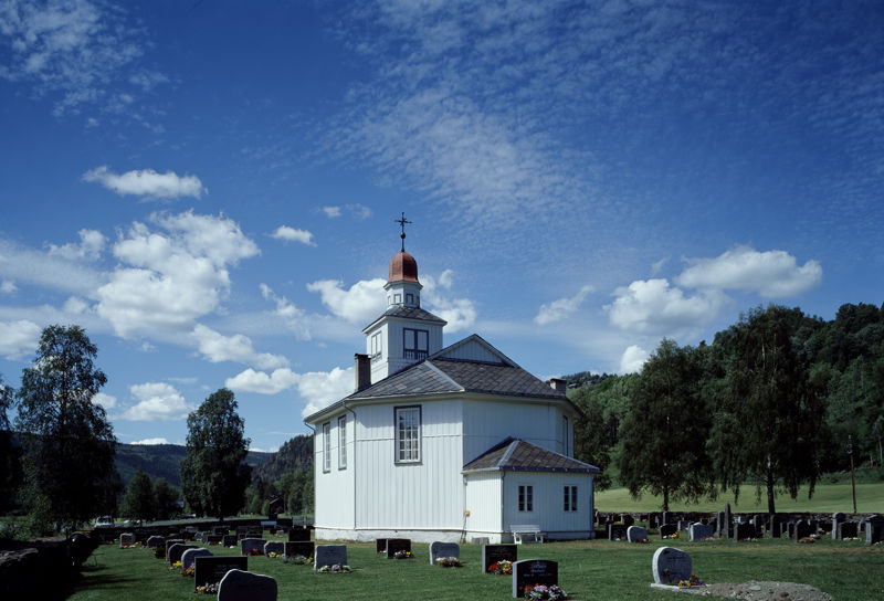 Svatsum kirke er ei lita åttekanta kyrkje bygd i 1860. Foto: Jiri Havran.