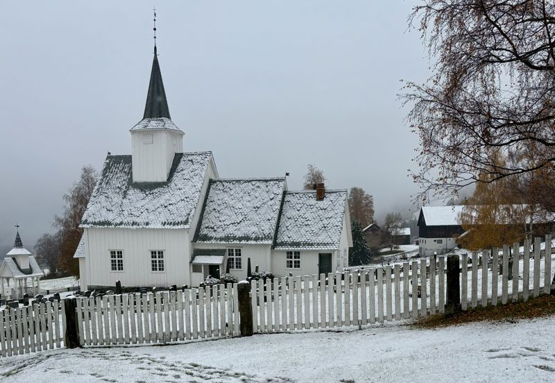 Avskjedsgudstenesta haldast i Røn kyrkje. Foto: Inger Johanne Østby