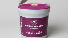 Konfirmanter samler inn penger i slike innsamlingsbøsser i forbindelse med årets fasteaksjon. Foto: Kirkens Nødhjelp