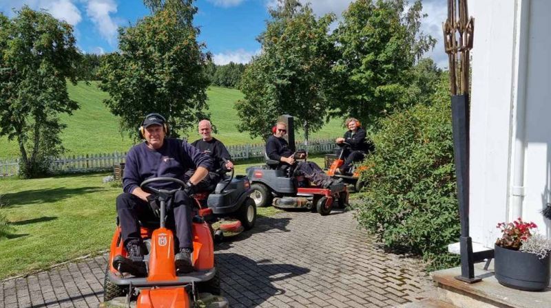 Månedens menighet har rekruttert ungdom gjennom sommerjobb i kirken. Foto: privat
