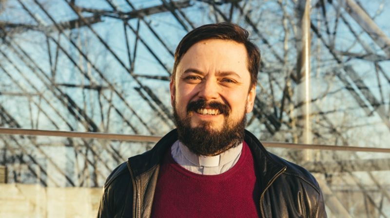 Prost Thomas Tinglum i Sør-Østerdal er opptatt av at mennesker skal føle seg ønsket og medregnet når de kommer til kirken. Foto: Joakim Mangen