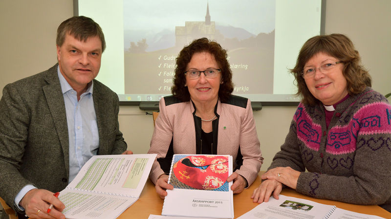 Stor oppslutning: Frå v. stiftsdirektør Bjørn Olaf Storhaug, leiar av bispedømerådet, Ann-Kristin Sørvik og biskop Ingeborg Midttømme kan legge fram ein årsrapport som viser at oppslutninga om kyrkja i Møre framleis er sterk.