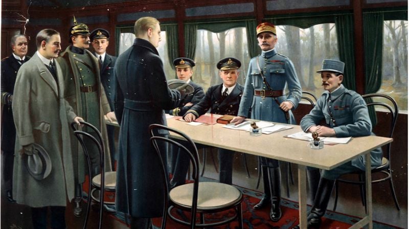 Våpenstillstanden som endte kampene mellom Tyskland og de Allierte på land, sjø og i lufta ble underskrevet i en jernbanevogn i Compiègne-skogen i Nord-Frankrike kl. 11.00 den 11. November 1918. Selv om våpenstillstanden endte kampene, måtte den forlenges tre ganger: Endelig fred ble signert gjennom Versaillesavtalen, som ble inngått 28. juni 1919 og trådte i kraft 10. januar 1920. (bilde: Wikipedia)