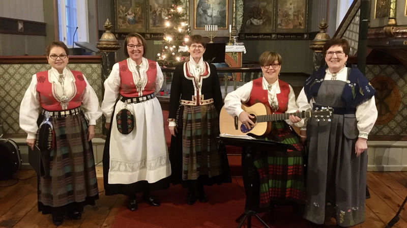 Lokale krefter bidro med innslag under markeringen i Valsøyfjord kirke.
