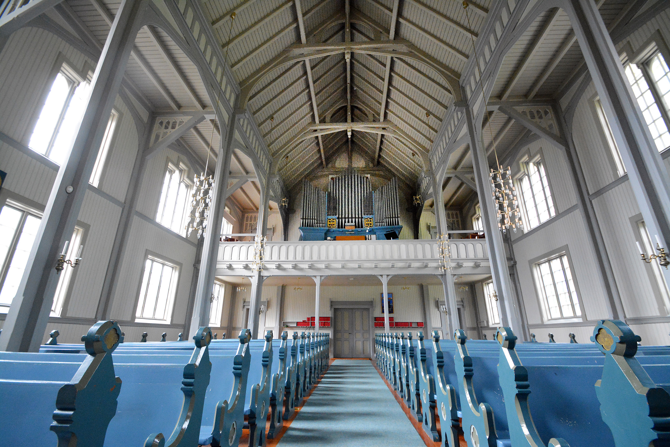 Fra søndag 10.mai vil det være mulig å feire gudstjeneste i kirkene igjen, skriver Den norske kirke i en pressemelding. En ny smittevernveileder gir anvisninger for åpningen..