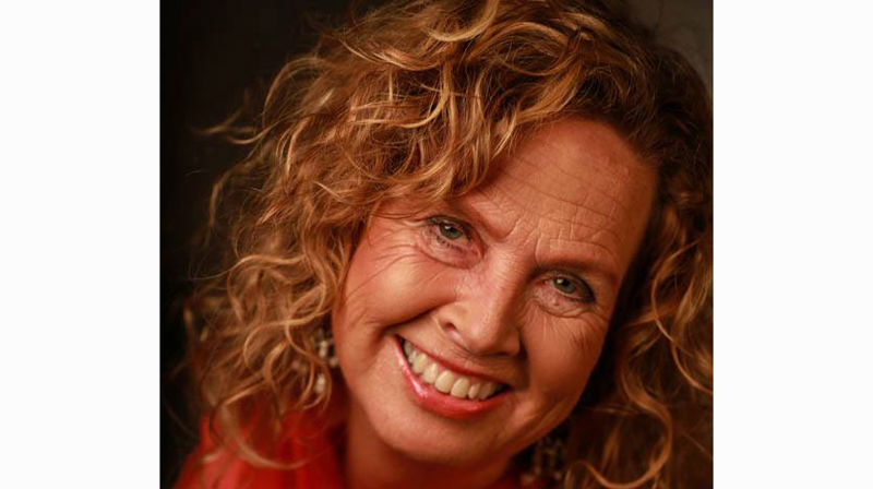 Audhild Mork, varaordførar i Aukra, vel seg den nynorske salmen "Fager kveldssol smiler". – Mine forfedre og formødre fann kvild i denne salmen, seier ho.