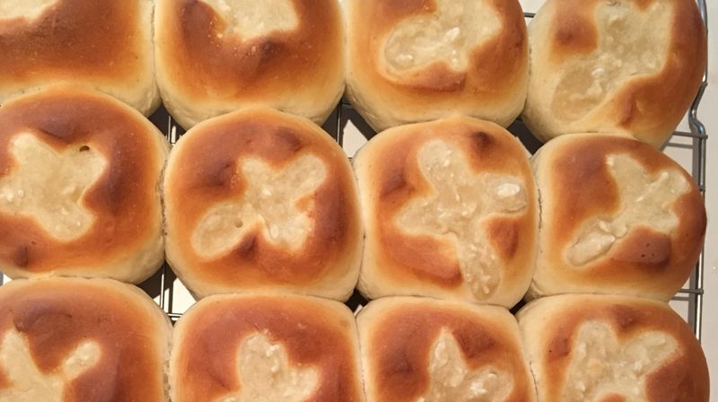 Påskeevangeliet i ein oppstode-bolle