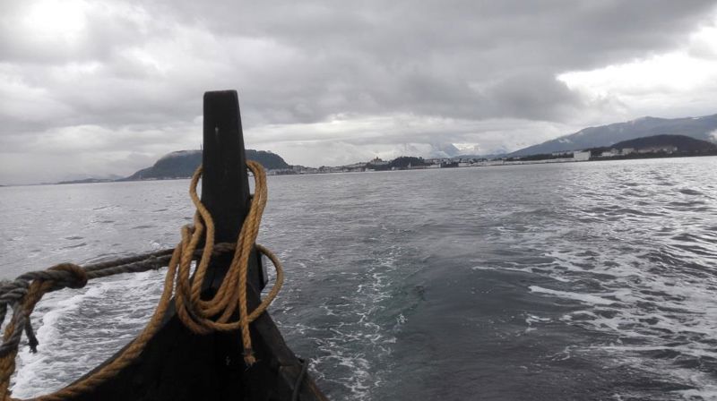 Borgundknarren på veg til Giske kyrkje