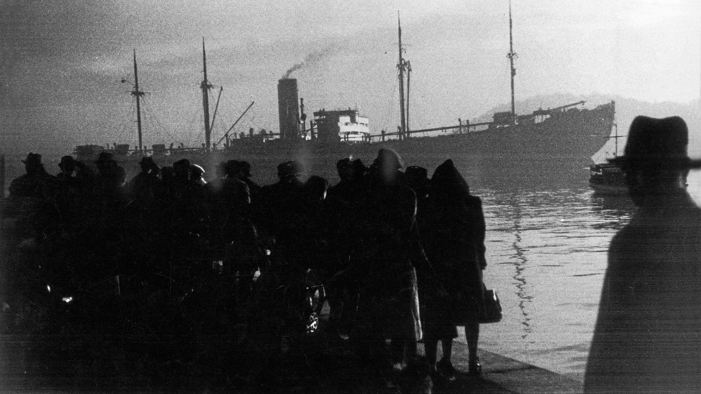 26. november 1942 vart 529 jødar deporterte med D/S Donau og seinare sendt vidare til masseutryddingsleiren Auschwitz. Dei neste månadane vart endå fleire deporterte med andre fangetransportar. Tilsaman vart 773 norske jødar deportert, og berre 35 overlevde. I Møre og Romsdal vart 34 jødiske medborgarar deporterte, og berre 4 overlevde. Foto: Georg W. Fossum   