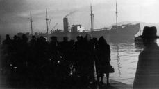 26. november 1942 vart 529 jødar deporterte med D/S Donau og seinare sendt vidare til masseutryddingsleiren Auschwitz. Dei neste månadane vart endå fleire deporterte med andre fangetransportar. Tilsaman vart 773 norske jødar deportert, og berre 35 overlevde. I Møre og Romsdal vart 34 jødiske medborgarar deporterte, og berre 4 overlevde. Foto: Georg W. Fossum   