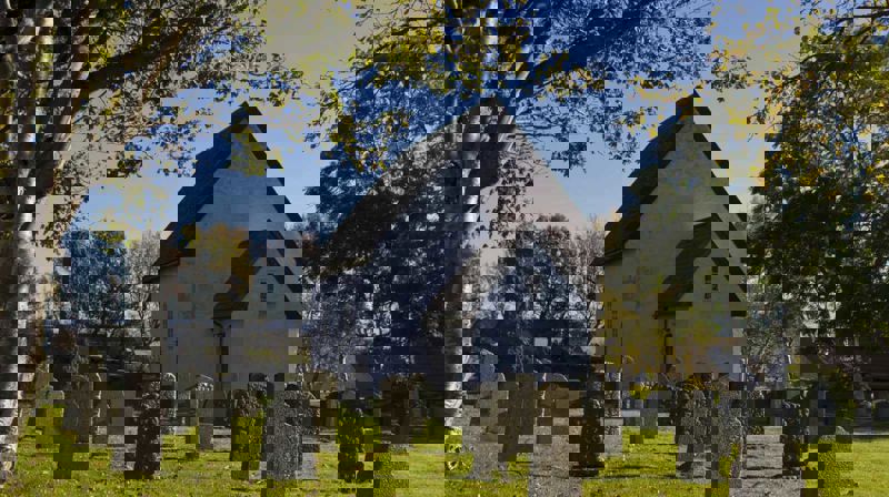 Giske kyrkje. Bilete: Giske kyrkjelege fellesråd