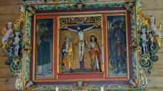 Altartavla i Norddal kyrkje er eit mellomaldersmykke; ei såkalla ”Kalvari-gruppe”. Den har likskapstrekk med altartavler frå meisteren Bernt Notke og hans elevar i Lübeck, og ekspertane trur at altartavla skriv seg frå Lübeck omkring 1510-20