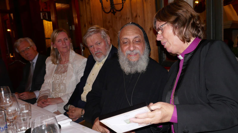 Den egyptiske kirkelederen biskop Thomas var nylig på norgesbesøk i forbindelse lanseringen av en ny bok om ham: "I kjærlighetens sirkel", ført i pennen av Eyvind Skeie. Biskop Ingeborg Midttømme overrakte en hilsen fra Møre til biskop Thomas, som har besøkt vårt bispedømme flere ganger.