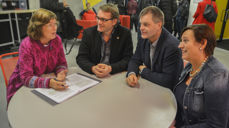 Høyringsutkastet til ny lov om trus- og livssynssamfunn trekkjer opp hovudlinjene for kyrkja sitt framtidige tilhøve til staten. På same tid er høyringsdokumentet viktig når det gjeld den kyrkjelege organiseringa etter 2020. Under informasjonsmøtet som Møre bispedøme arrangerte var ulike tilsettegrupper representert, og samtalen gjekk livleg kring kva lovendringene vil ha å seie for den lokale kyrkja. Rundt bordet frå v.: biskop Ingeborg Midttømme; prost Leif Endre Grutle i Indre Nordmøre, stiftsdirektør Bjørn Olaf Storhaug og leiar for kyrkjeverjelaget i Møre, Turid Urkedal Valderhaug.