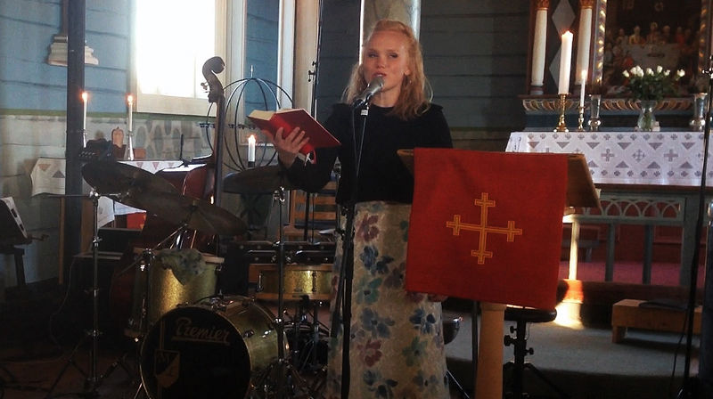 Beate Mordal, Møremusikarane og Daniel Herskedal og Gule blandakor sette stemninga under festkvelden i Bud kyrkje
