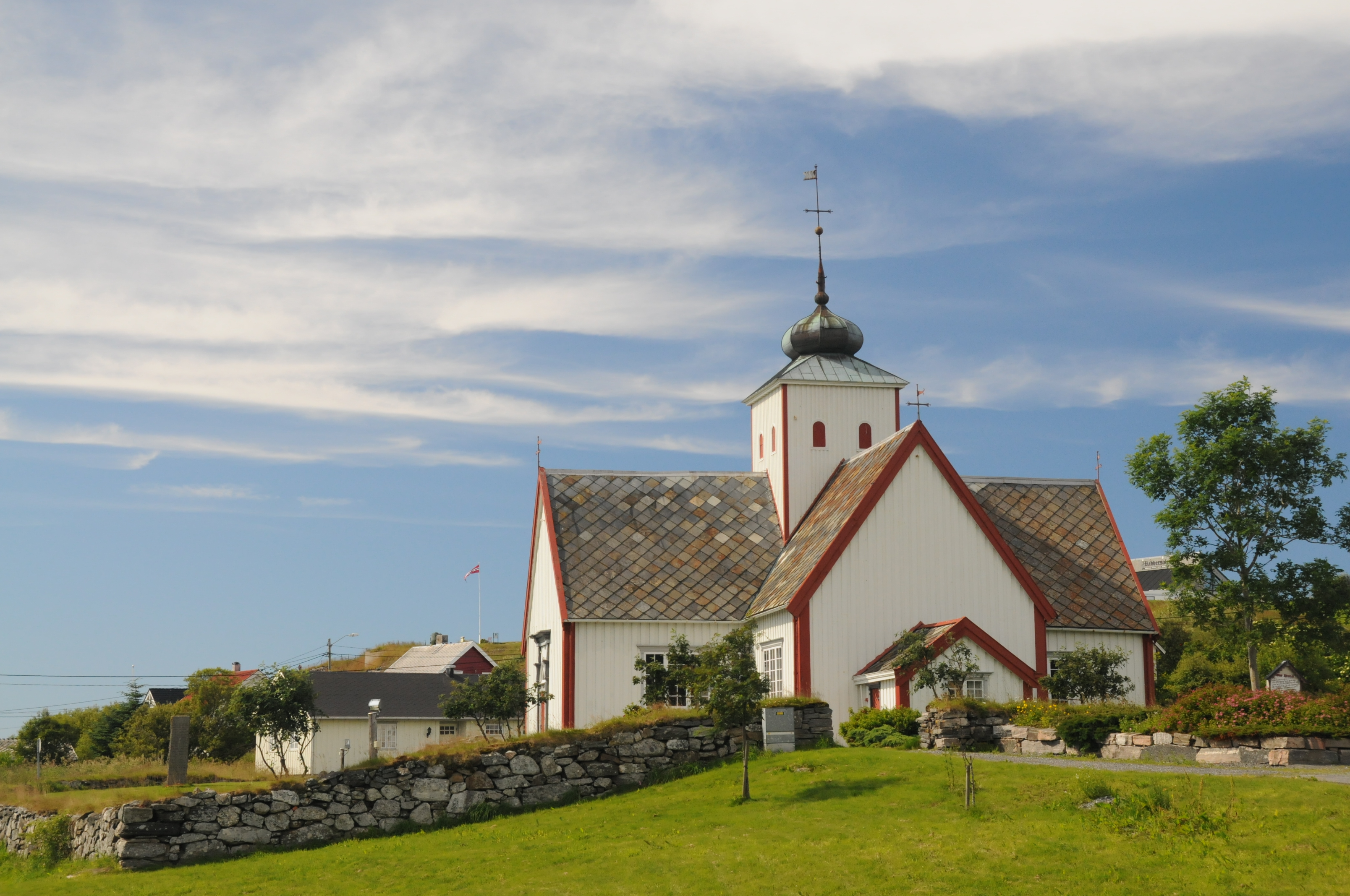 Bud kyrkje frå 1717 er i seg sjølv eit synleg uttrykk for reformasjonen, og ein høveleg møtestad for reformasjonsfesten. Her vil Edvard Hoem snakke om arven frå Luther til Hauge, og kvelden blir innramma av musikk.
