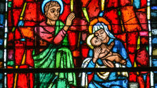 Barnet i Betlehem. Frå Victor Sparre sine glasmåleri i Vistdal kyrkje.