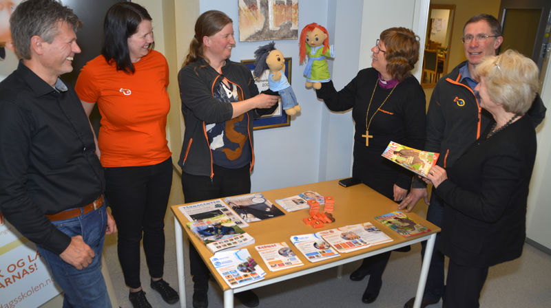 Sentrale personer da Søndagsskolen møtte prostene i Møre til samtaler og erfaringsutveksling. Fra v. generalsekretær i Søndagsskolen i Norge, Gøran Byberg; søndagsskolekonsulent på Sunnmøre, Eli Sofie Hatlen; søndagsskolekonsulent i Romsdal, Kari Mette Bull Sylte; biskop Ingeborg Midttømme; søndagsskolekonsulent på Nordmøre, Hans Orset; prosten i Ytre Nordmøre, Gerd Anne Aarset.