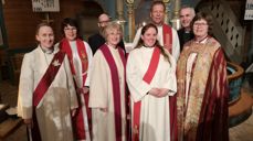 Emy Benjamins (midten foran) ble 5. mars vigslet til diakon i Rauma. De som medvirket under forbønnshandlingen var: Biskop Ingeborg, prost Erling Nevland, prost Gerd Anne Aarseth, Anglikansk prest Mary Strømmen, diakon Rune Singelstad, Martin Benjamins og diakon(rådgiver) Toril Holm.