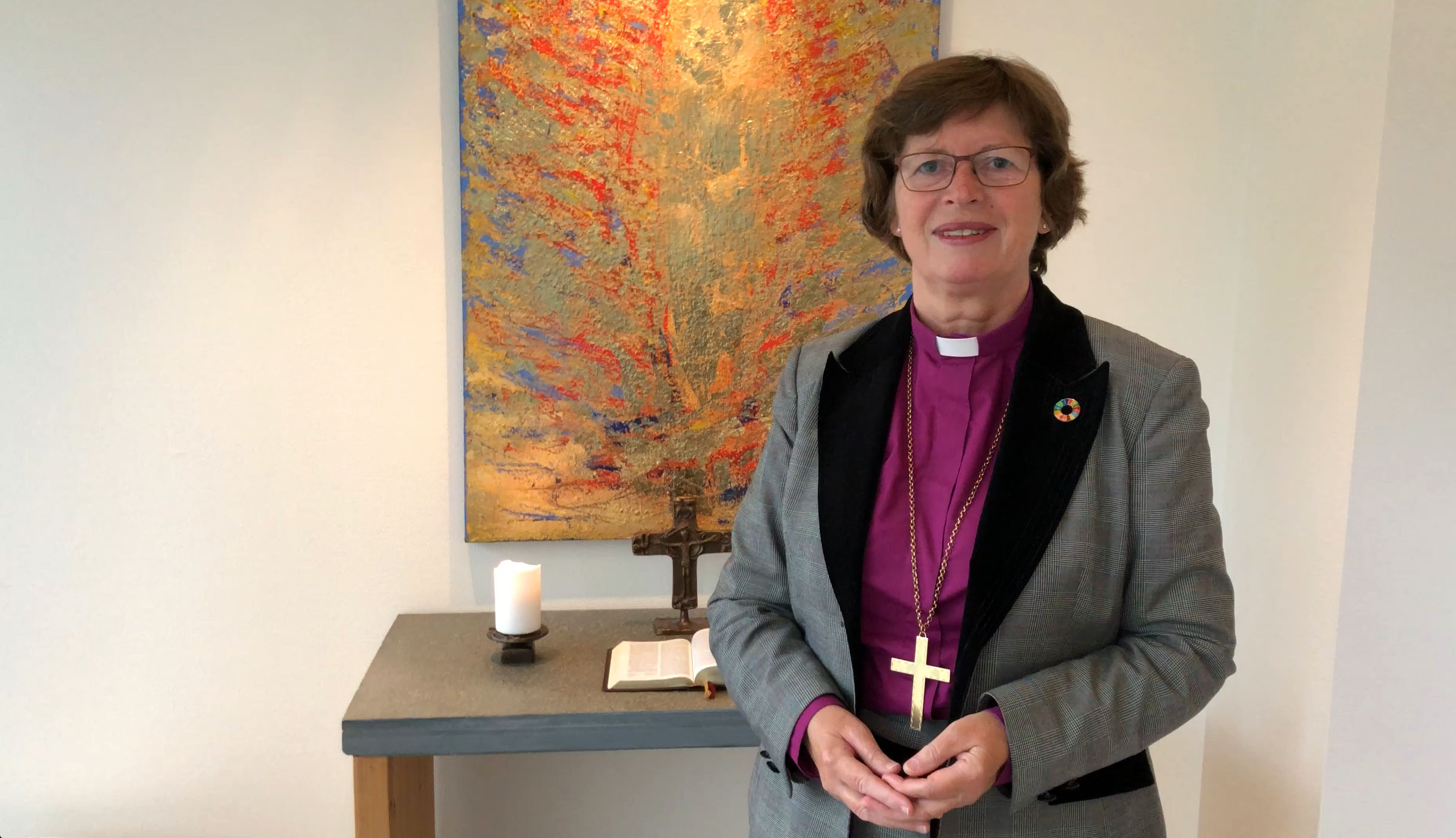 – Nynorske salmar er ein stor rikdom for mange. Salmane lever i den enkelte av oss, i familiar og i bygder. Den nynorske salmen er noko stort å få vekse inn i, og den følgjer oss heile livet, seier biskop Ingeborg Midttømme.