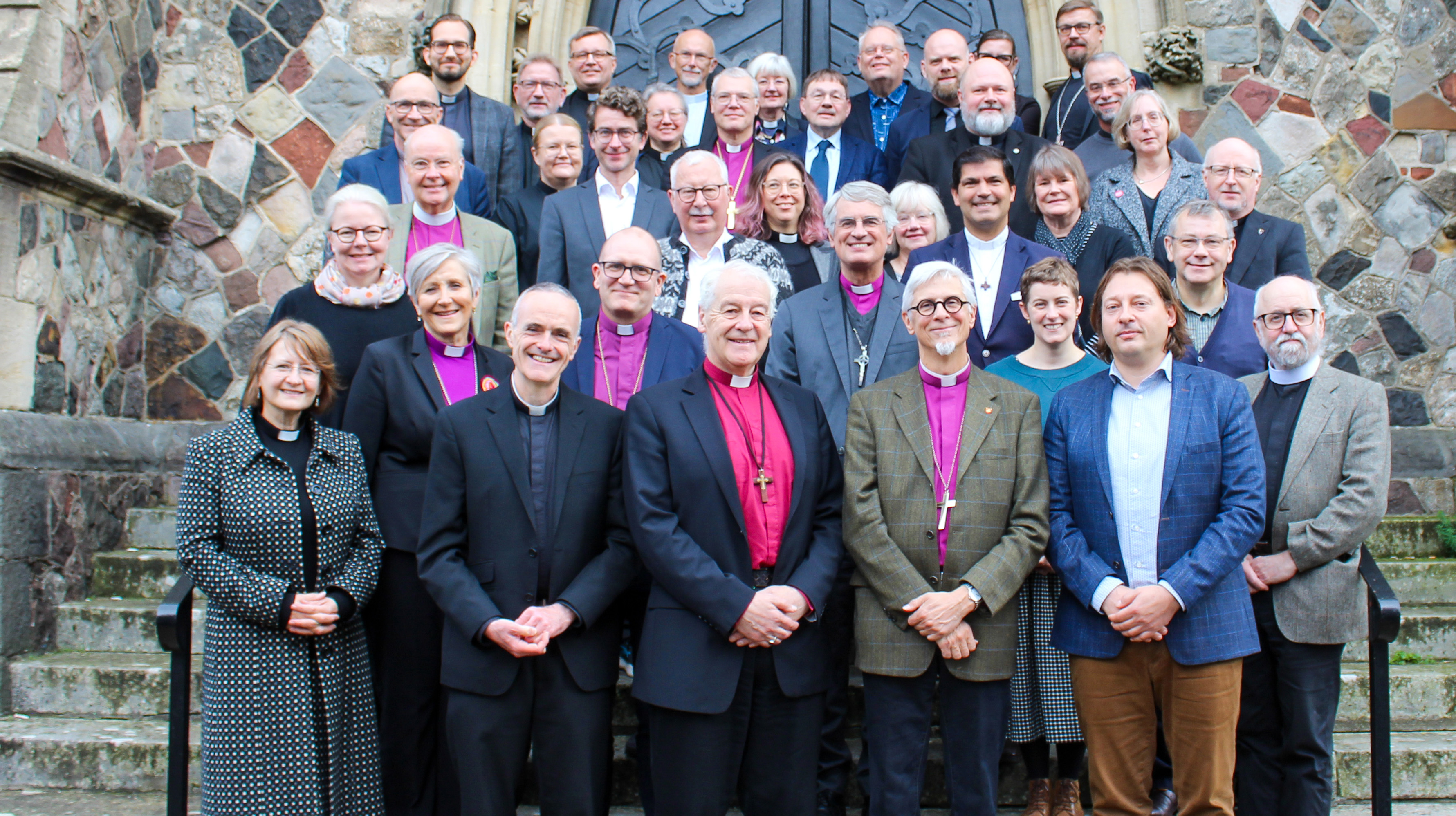 Biskop Herborg Finnset (til venstre i andre rekke) møtte kolleger fra flere europeiske kirker under konferansen i Wales.