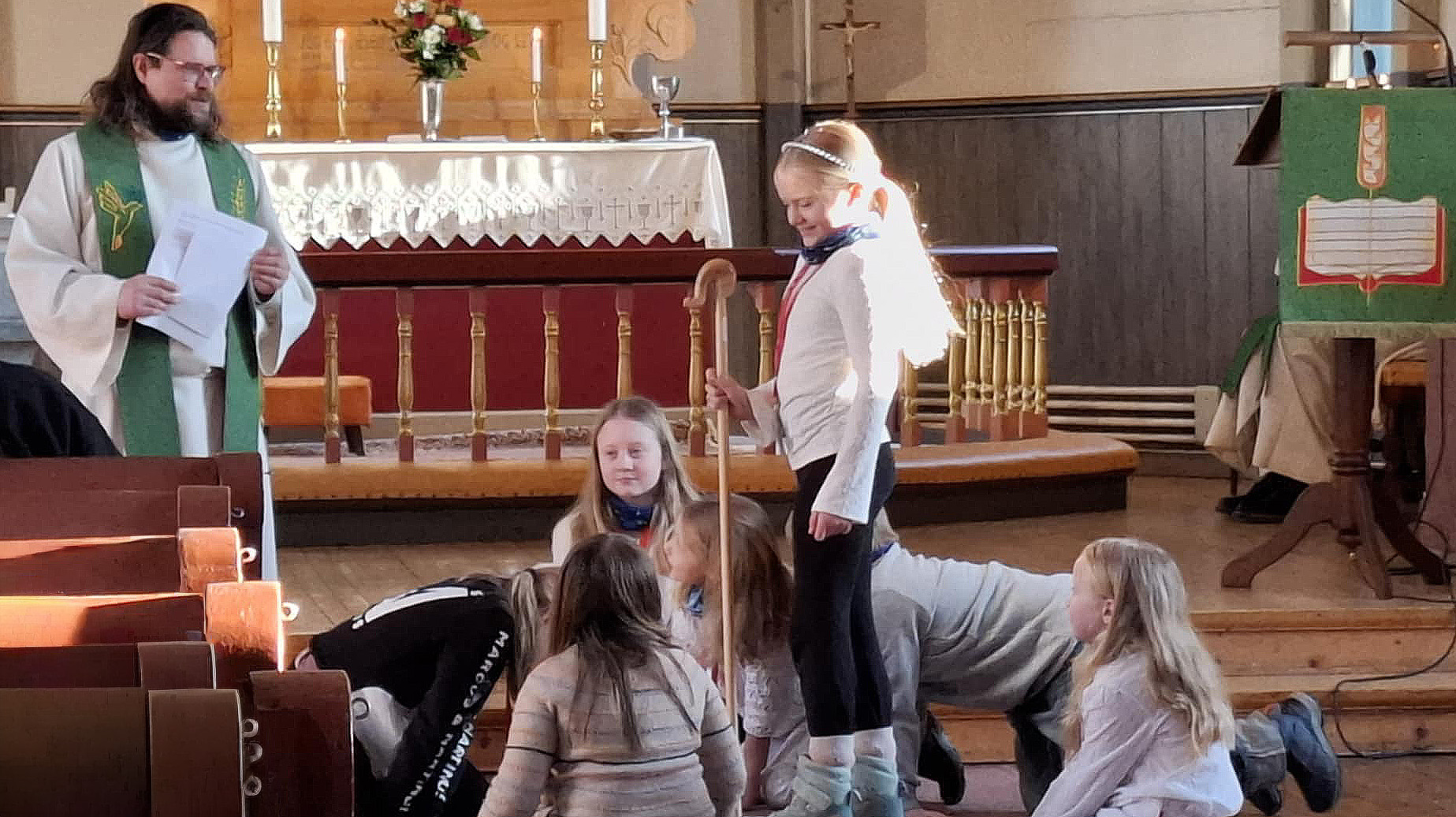 Nyinnsatt kapellan Allan Åsmo holdt prekenen sammen med tårnagentene i Nes kirke søndag 1. februar. 