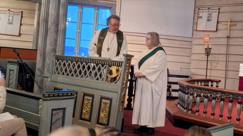 Januar startet med to avtakkinger i Orkdal prosti. Til venstre prost Dagfinn Thomassen sammen med Åse Rugland i Moe kirke og til høyre sammen med Birgith Margrethe Borch Lenes Østnes i Hemne kirke.