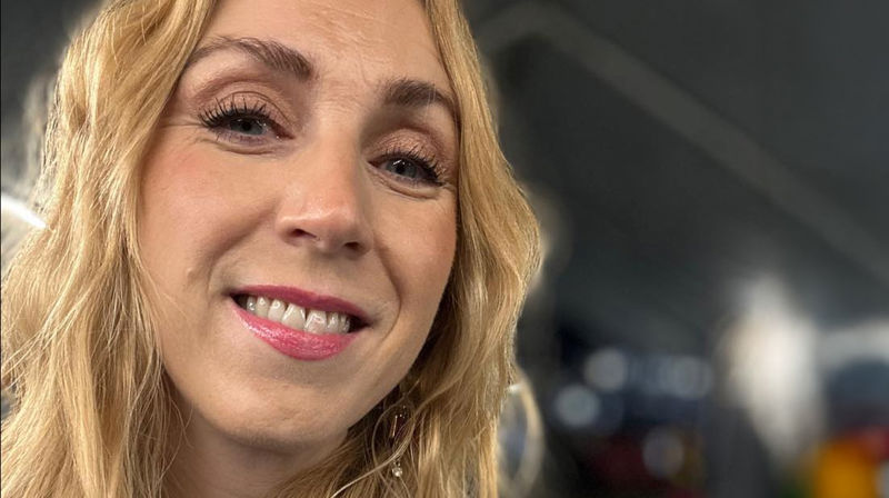 I podkasten forteller Mona Berger sin historie fra oppvekst i prestegården, via bandliv, arbeid på rusinstitusjon og politikk til sin nye jobb i Kirkens bymisjon.