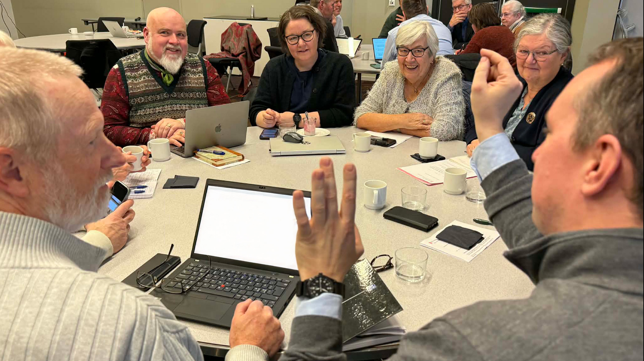 Bispedømmerådets leder Jon Fredrik Skauge (i vest) møtte representanter fra alle rådsnivå rundt bordet på Quality Airport hotel Værnes (Foto: Aud Kristin Saltvik Aasen)