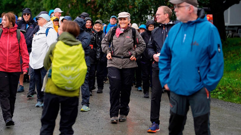 Biskop Herborg Finnset (i grå jakke) startet sin Olavsfest med pilegrimsvandring fra Lian (Foto: Olavsfest)