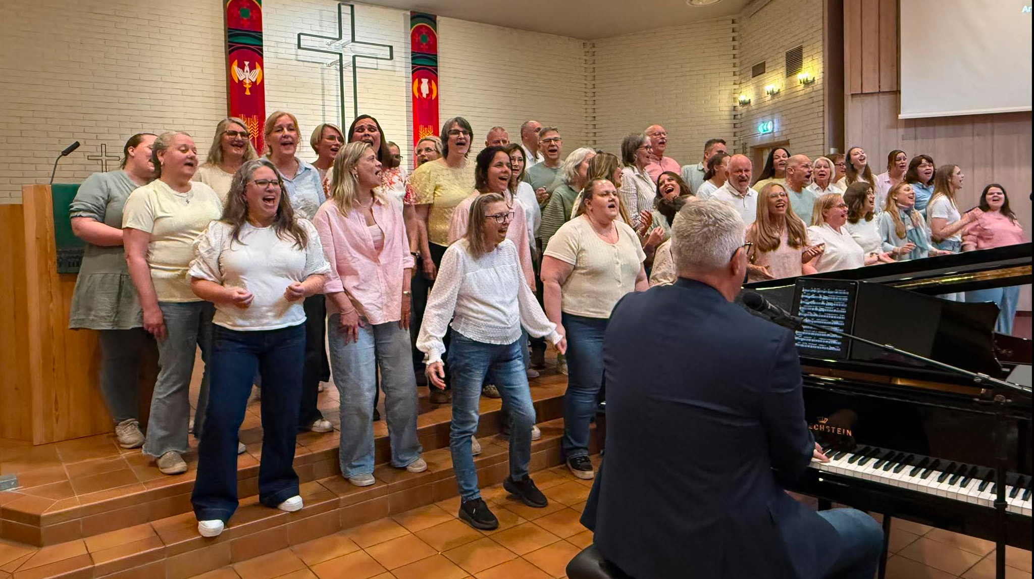 Gospel Explosion på plass under bispevisitasen på Byåsen (Foto: Aud Kristin Saltvik Aasen)