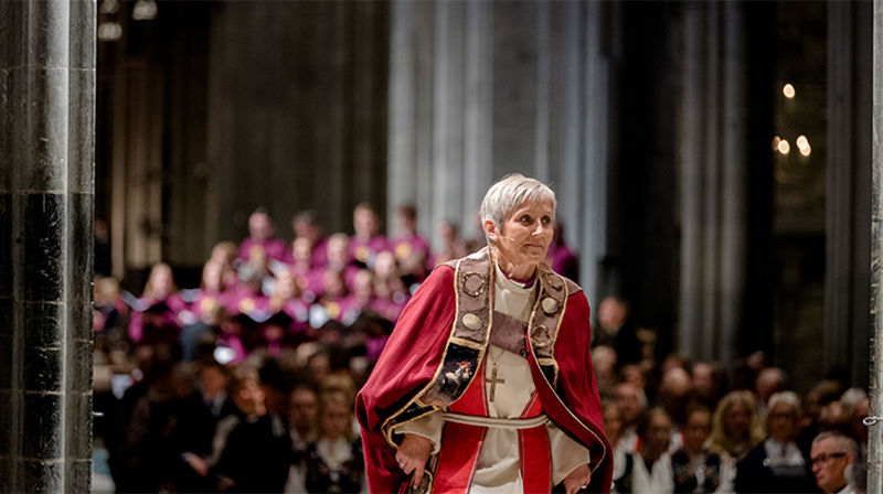 Herborg Oline Finnset, på vei inn i bispegjerningen i Nidaros. (Foto: Ole Martin Wold, NTB/Scanpix)