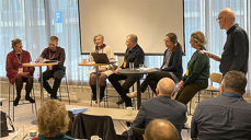 Biskop Herborg i panelsamtale om det livssynsåpne samfunn. Foto: Olav D. Svanholm