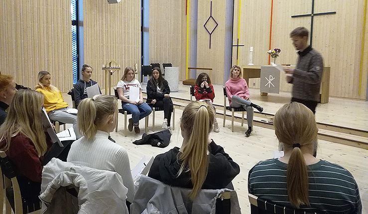 Kirkens Nødhjelp møtte både konfirmanter og ansatte under mini-turnéen i Stjørdal prosti.