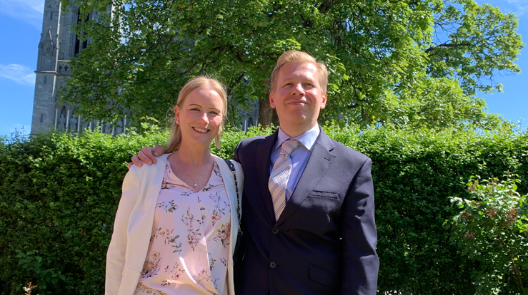 Marita Strømsem og Jan Schrøder klar for oppdrag i Vietnam. Foto: Olav D. Svanholm