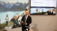 Mandag 7. oktober presenterte finansminister Trygve Slagsvold Vedum (Sp) regjeringens forslag for statsbudsjett 2025, for fremmøtte fra pressen.  Foto: Celine Lyse Augdal/Finansdepartementet