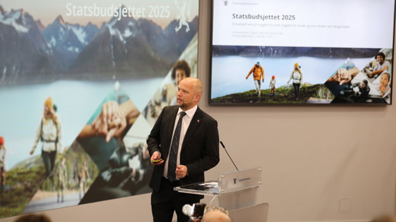 Mandag 7. oktober presenterte finansminister Trygve Slagsvold Vedum (Sp) regjeringens forslag for statsbudsjett 2025, for fremmøtte fra pressen.  Foto: Celine Lyse Augdal/Finansdepartementet