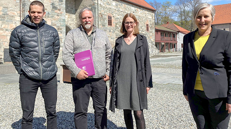 Fra møtet mellom Bufetat Midt-Norge og Nidaros biskop. Fra venstre: Børge Bakken, avdelingsleder, Roger Andre Hammer, rådgiver, Lise Abelvik, enhetsleder, og Herborg Finnset, biskop i Nidaros. (Foto: Aud Kristin Saltvik Aasen)