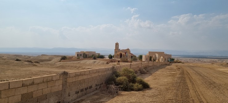 Kirken ved dåpsstedet- Bethany beyond Jordan.jpg