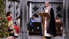  - I kirken tilber vi Kristus som forsoner. Jesus ber oss forsone oss med hverandre, sa preses Olav Fykse Tveit under festgudstjenesten i Nidarosdomen. (Foto: Ned Alley, NTB/Scanpix)