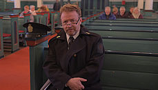 Politileder i Innherred og Namdal, Snorre Haugdal, stilte som lensmann da søndagsgudstjenesten i Egge ble gjennomført i 1920-stil. (Alle foto: Arne Opdal)