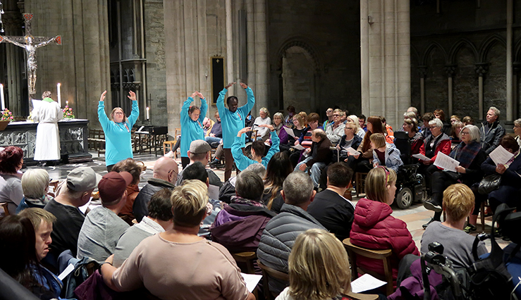Dans og musikk preget årets Høsttakkefest i Nidarosdomen. (Foto: Aud Kristin Saltvik Aasen)