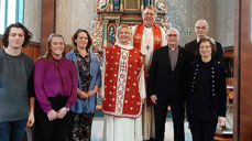 Medvirkende under jubileumsgudstjenesten i Geitastrand kirke. Fra venstre: Ola Rugland (trombone), Ingrid Ulven (horn), Elin Østlund (sang), sokneprest Åse Rugland, prost Dagfinn Thomassen, tidligere prest Kjell Andresen, klokker Terje Jonassen og kantor Barbara Wrobl.