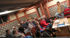 Sokneprest Gunnar Einar Steingrimsson ledet debatten etter filmen om Luther i Beitstad kirke. (Foto: Arne Opdal)