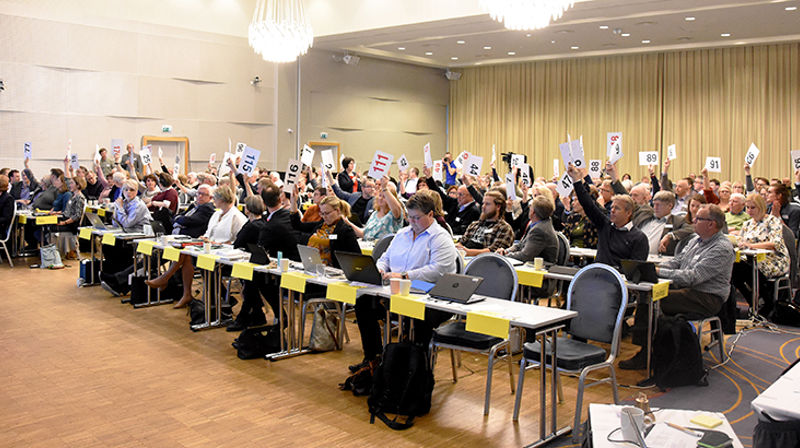 Kirkemøtet viderefører en valgordning med både nominasjonslister og andre lister. Bildet er fra en prøvevotering i debatten om kirkevalg under Kirkemøtet 2018.