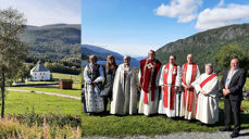 Vinje kirke er åttekantet og har plass til 150 personer. Her er medvirkende under jubileumsgudstjenesten søndag 29. august. Fra venstre: Astri Wessel, Janita Bruun, biskop Herborg Finnset, Dagfinn Thomassen, Jarle Bryne, Jon Nilsen, Birgith Østnes, ordfører Odd Jarle Svanem. (Foto: Anne Lise Sodeland Thomassen)