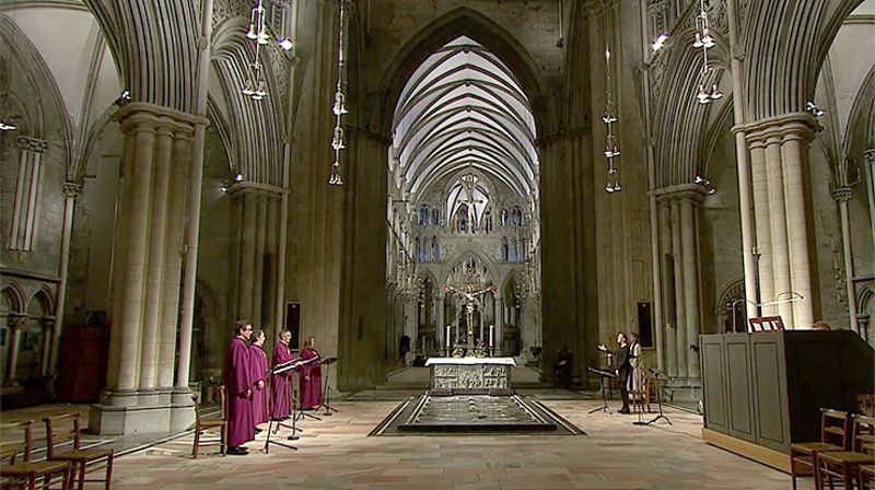 Fra den direktesendte palmesøndagsgudstjenesten i Nidarosdomen. Sangere fra Nidaros domkor, sokneprest Andreas Hilmo Grandy-Teig, domkantorene Magne Harry Draagen og Karen Haugom Olsen og trompetist Odd-Bjørn Lund deltok.