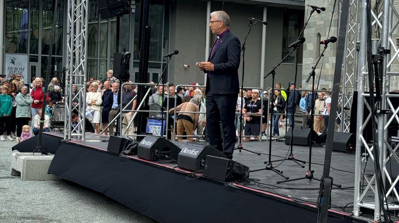 Preses Olav Fykse Tveit talte under åpningen av Olavsfest 2024.