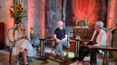 Her et glimt fra Olsoksamtalen 2022 med temaet "Gud med oss. Kirke og tro i møte med krig og krise". (F.h) Hilde Frafjord Johnson, Robert Mood  og biskop Herborg Finnset. Alle foto: Børge Lund/ Sør-Innherred kirkelige fellesråd